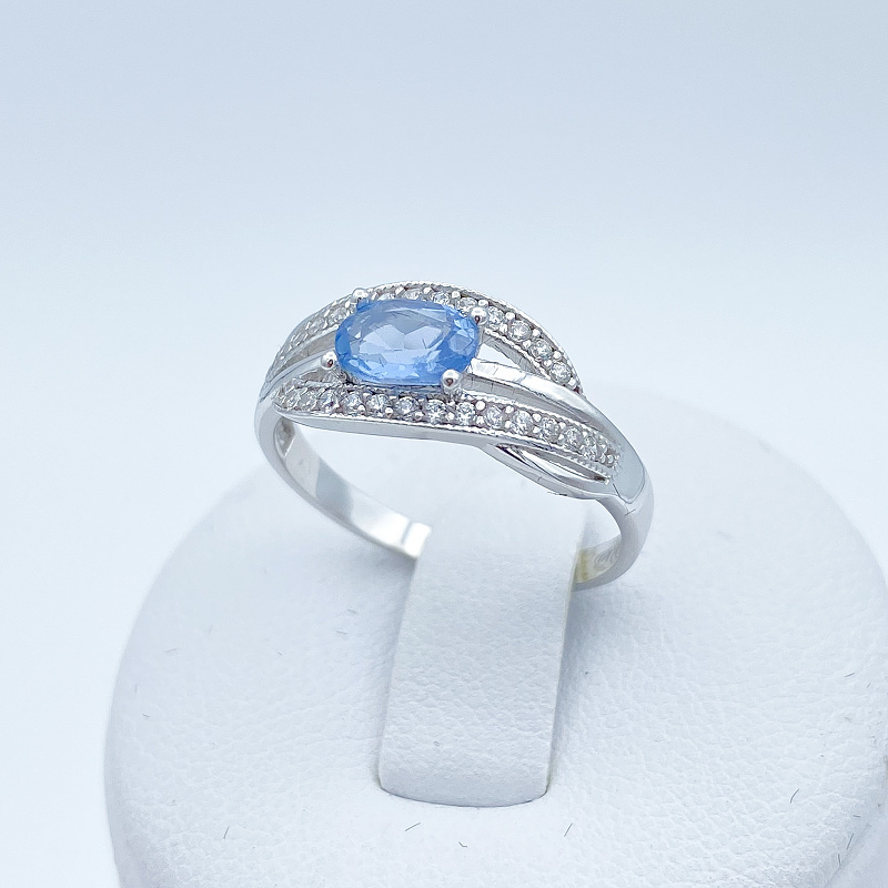 Bílé zlato prsten s modrým zirkonem